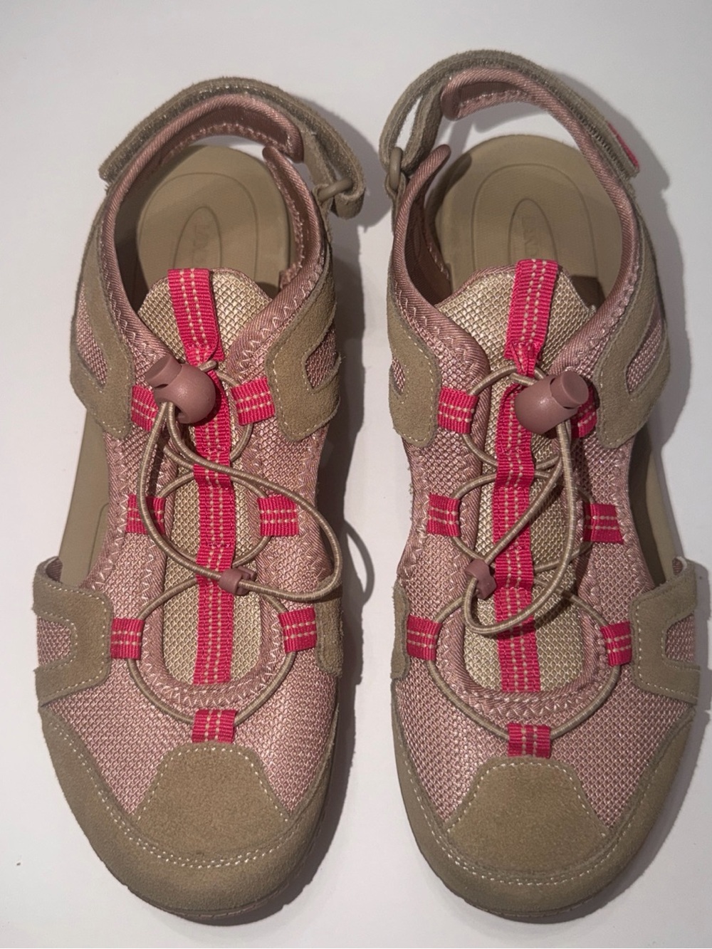NwWomen's Lands Ends all weather closes toe Pink and Tan Outdoor Sandal Sneakers